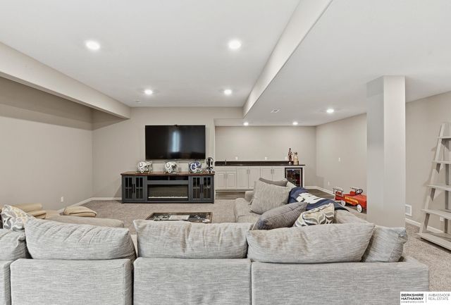 11606 S 111th Street, Papillion, NE 68046