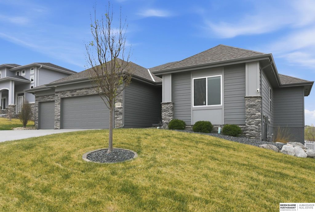 11606 S 111th Street, Papillion, NE 68046