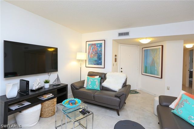 1522 Mainsail DR 2, Naples, FL 34114
