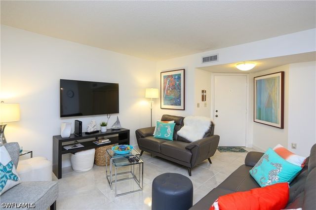 1522 Mainsail DR 2, Naples, FL 34114
