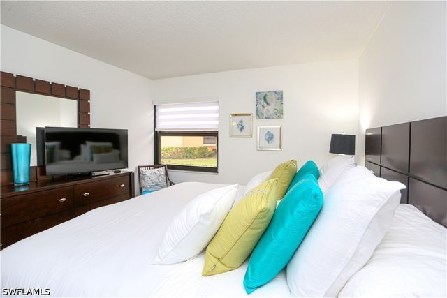 1522 Mainsail DR 2, Naples, FL 34114