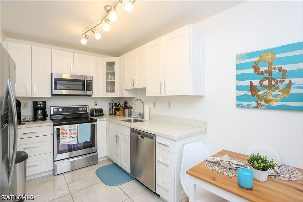 1522 Mainsail DR 2, Naples, FL 34114