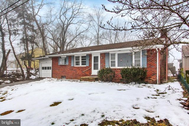 108 S HICKORY LN, New Oxford, PA 17350