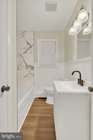 108 S HICKORY LN, New Oxford, PA 17350