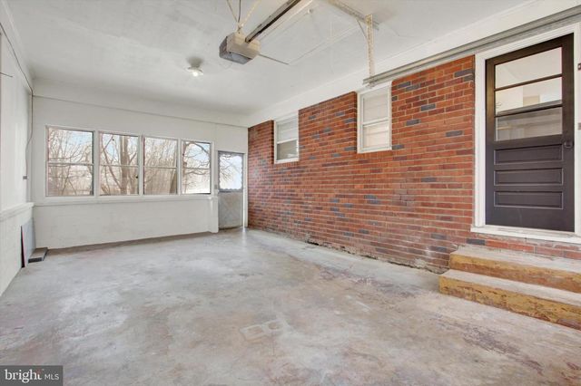 108 S HICKORY LN, New Oxford, PA 17350