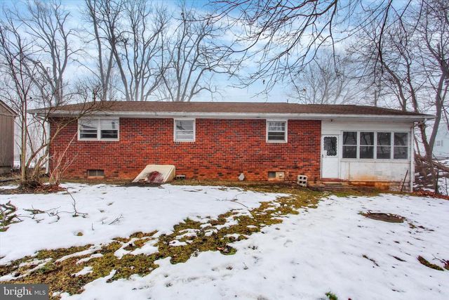 108 S HICKORY LN, New Oxford, PA 17350