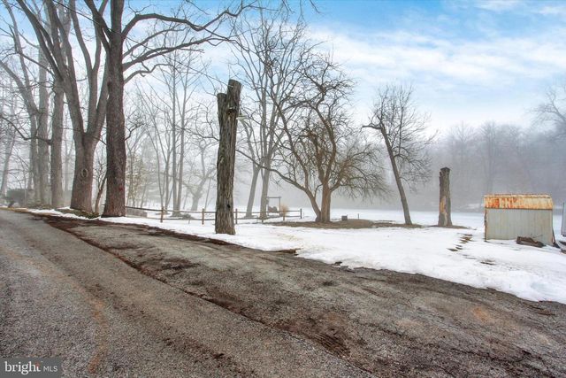 108 S HICKORY LN, New Oxford, PA 17350