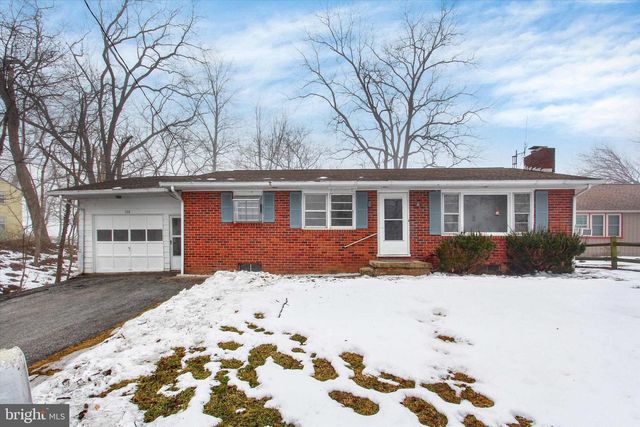 108 S HICKORY LN, New Oxford, PA 17350