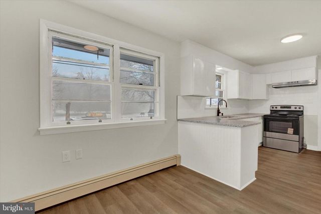 108 S HICKORY LN, New Oxford, PA 17350