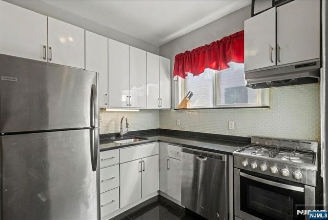 436 Undercliff Avenue, Edgewater, NJ 07020