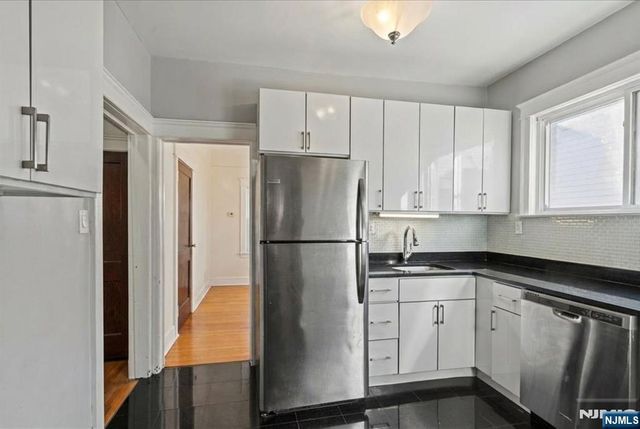 436 Undercliff Avenue, Edgewater, NJ 07020