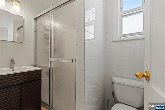 436 Undercliff Avenue, Edgewater, NJ 07020