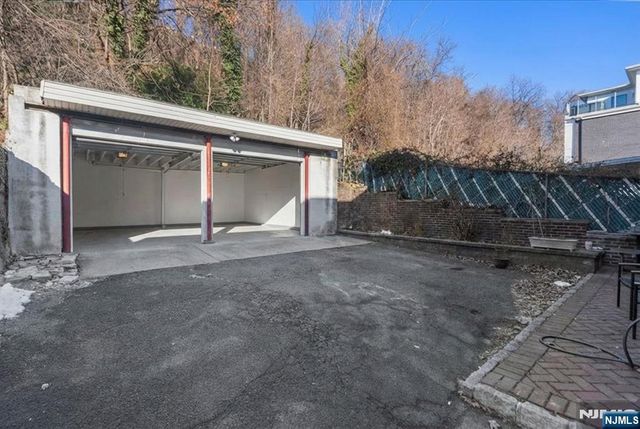 436 Undercliff Avenue, Edgewater, NJ 07020