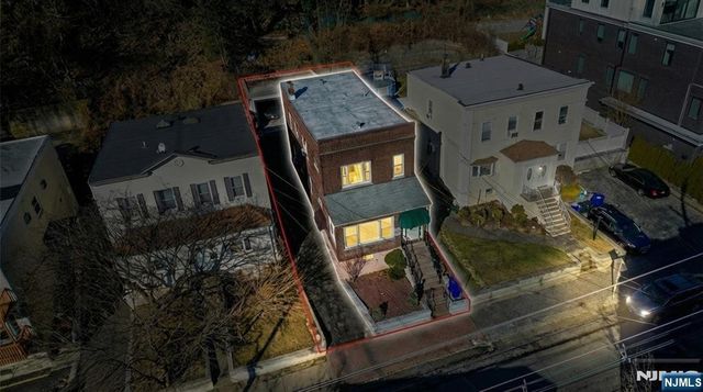 436 Undercliff Avenue, Edgewater, NJ 07020