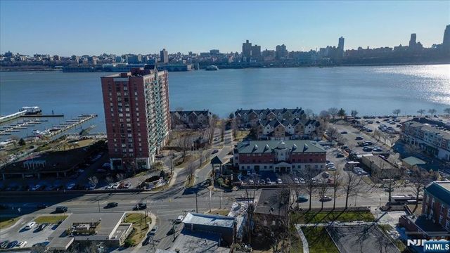 436 Undercliff Avenue, Edgewater, NJ 07020