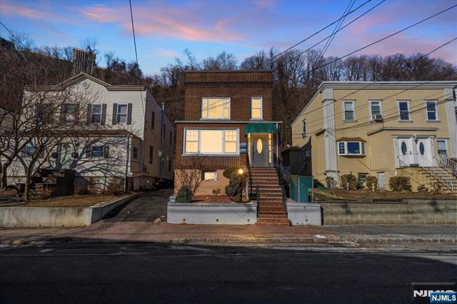 436 Undercliff Avenue, Edgewater, NJ 07020