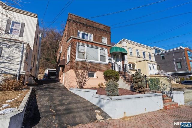 436 Undercliff Avenue, Edgewater, NJ 07020