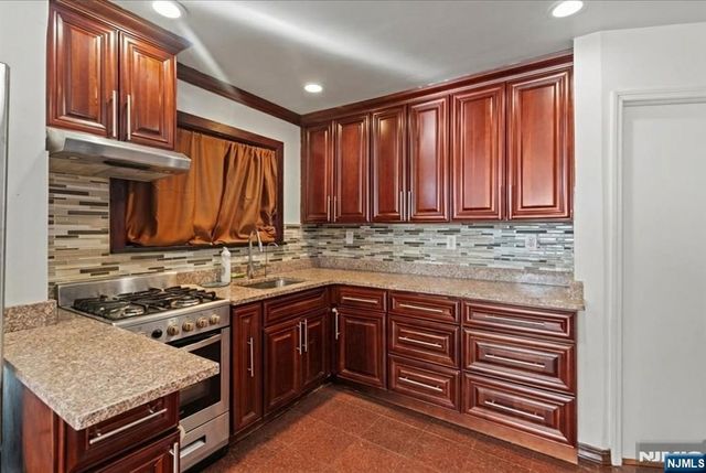 436 Undercliff Avenue, Edgewater, NJ 07020