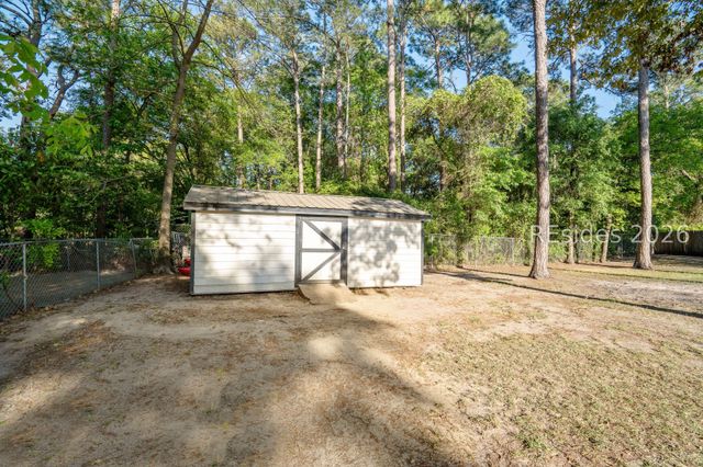 212 Middle Rd, Beaufort, SC 29907