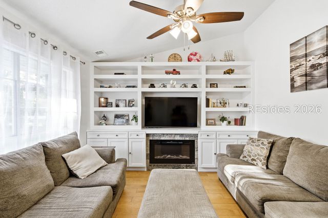 212 Middle Rd, Beaufort, SC 29907