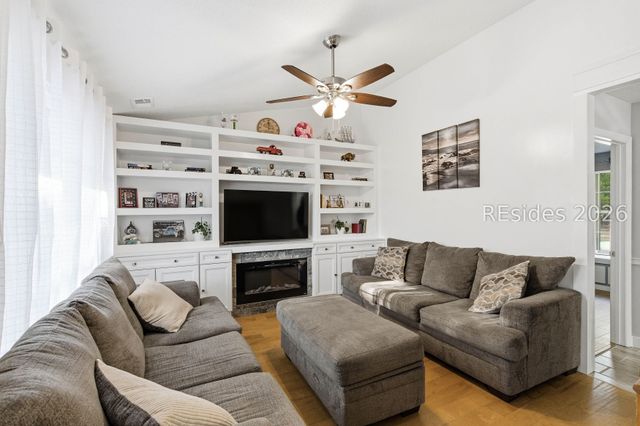 212 Middle Rd, Beaufort, SC 29907