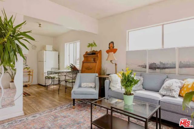 1800 Carmona Avenue, Los Angeles, CA 90019