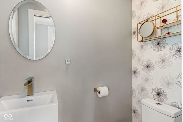 8424 E 56th Street, Indianapolis, IN 46216