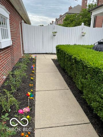 8424 E 56th Street, Indianapolis, IN 46216