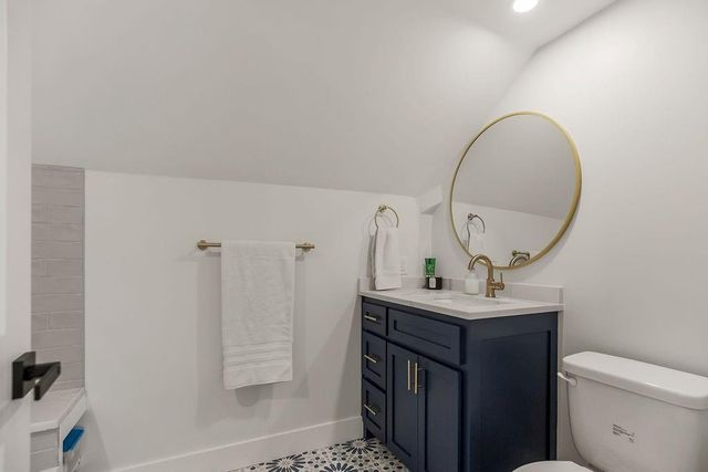 2905 W 73rd Street, Prairie Village, KS 66208