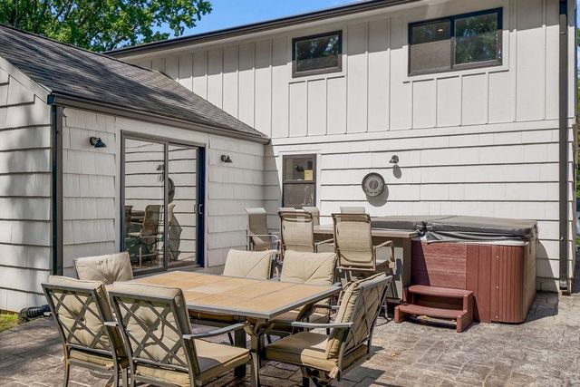 2905 W 73rd Street, Prairie Village, KS 66208