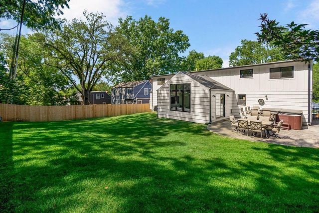 2905 W 73rd Street, Prairie Village, KS 66208