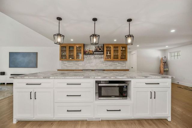 2905 W 73rd Street, Prairie Village, KS 66208