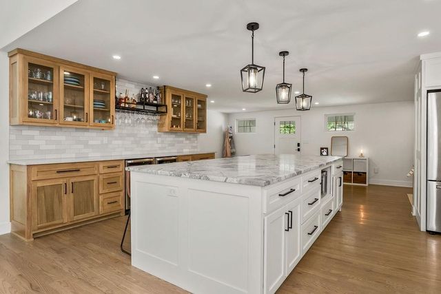 2905 W 73rd Street, Prairie Village, KS 66208