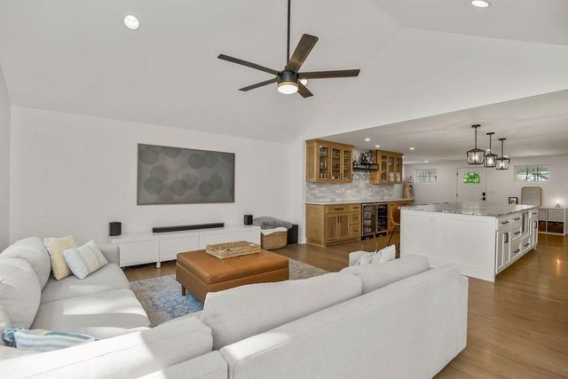 2905 W 73rd Street, Prairie Village, KS 66208