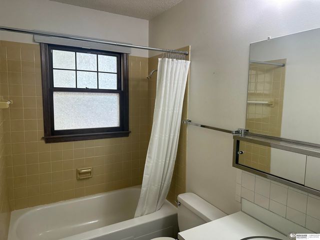 909 G Street, Eagle, NE 68347