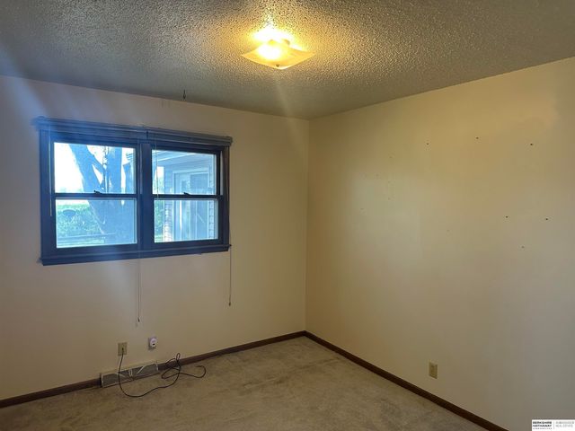 909 G Street, Eagle, NE 68347