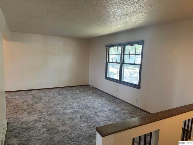 909 G Street, Eagle, NE 68347