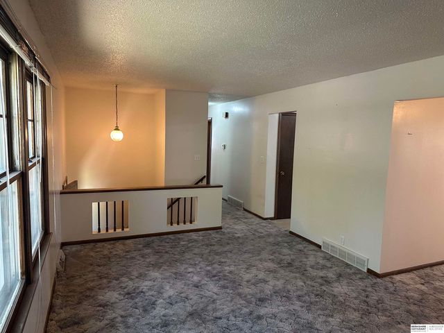 909 G Street, Eagle, NE 68347