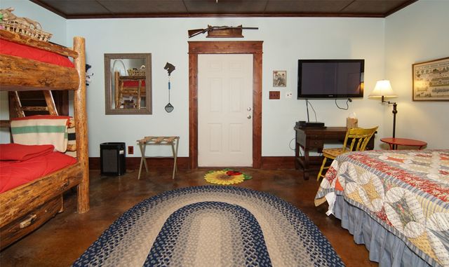 400 S Weldons Way, Graford, TX 76449