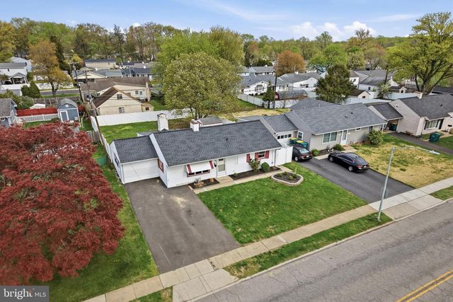 284 N OLDS BLVD, Fairless Hills, PA 19030