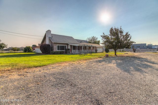 270 Cheyne Rd, Zillah, WA 98953