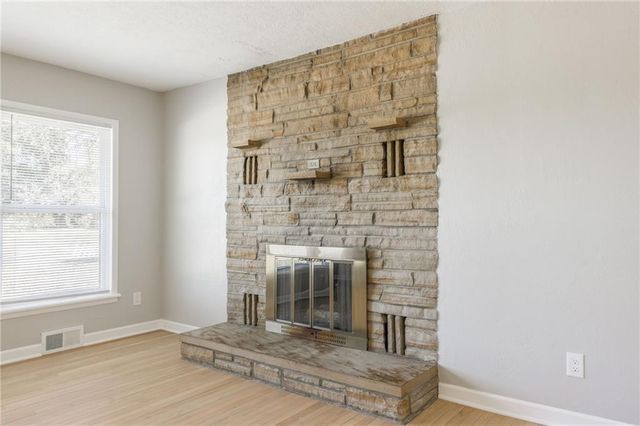 16805 Sunset Drive, Independence, MO 64057