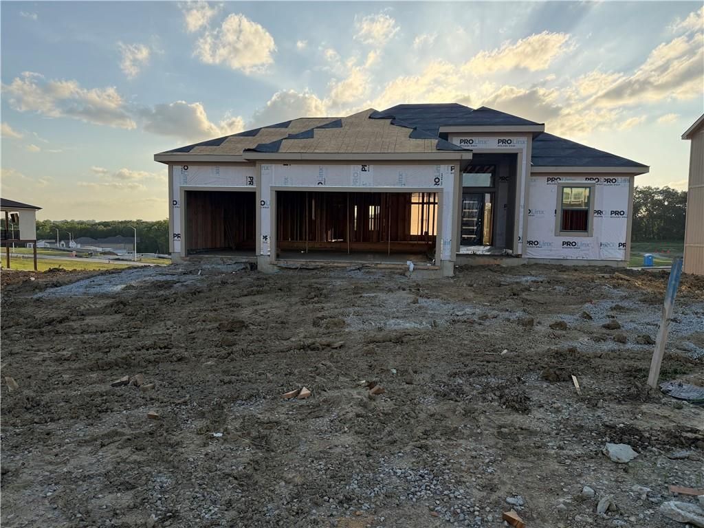 8304 NW 90th Street, Kansas City, MO 64153