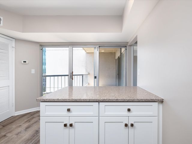 900 19th Ave S Apt 901, Nashville, TN 37212