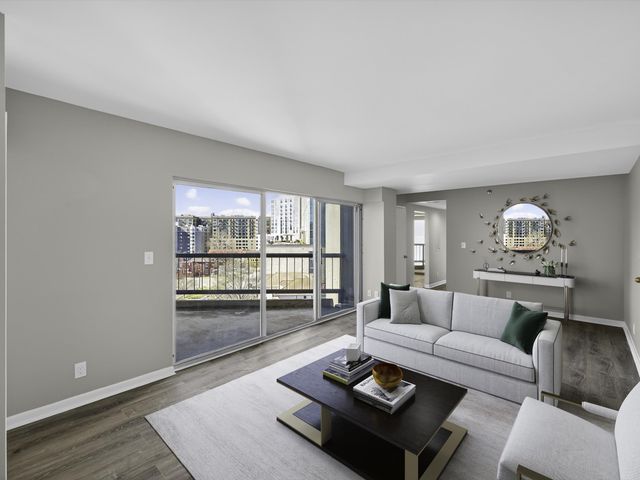 900 19th Ave S Apt 901, Nashville, TN 37212