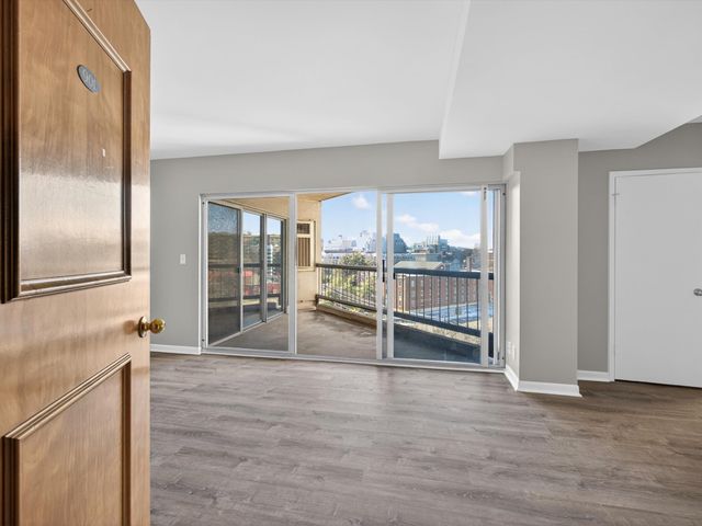 900 19th Ave S Apt 901, Nashville, TN 37212