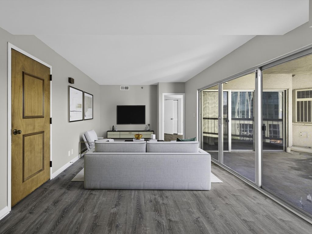 900 19th Ave S Apt 901, Nashville, TN 37212