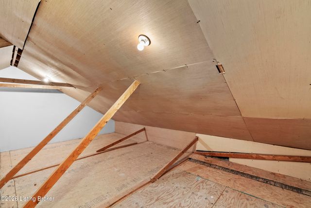 506 Evergreen Place Ct, Louisville, KY 40223