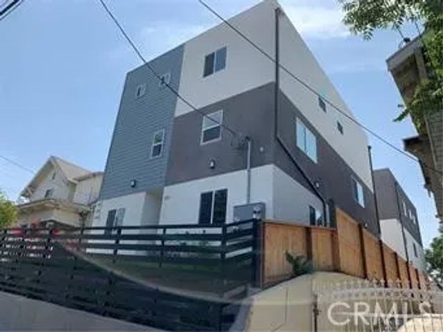 1143 Irolo, Los Angeles, CA 90006