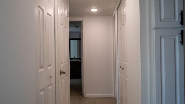 20100 W Country Club Dr 1007, Aventura, FL 33180